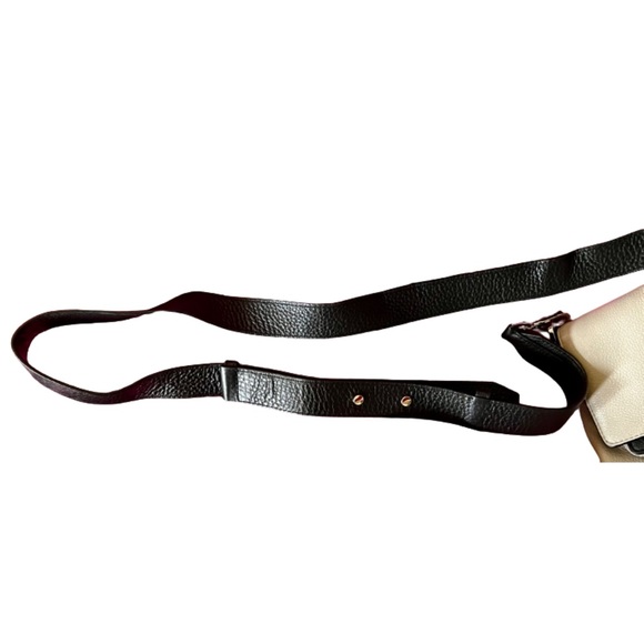 Like New Michael Kors Ezra Medium Messenger Bag in Cement & Black - Picture 4 of 10